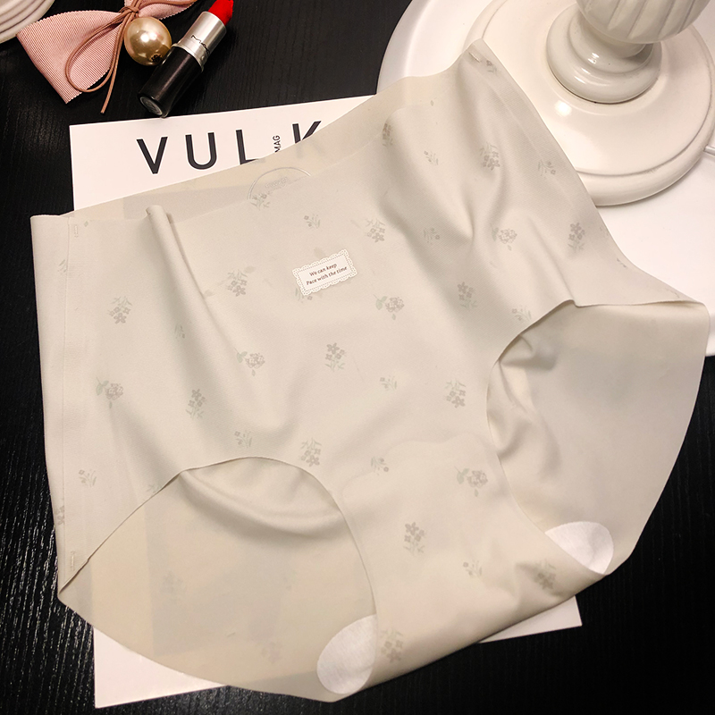 裸感舒适包臀丝滑性感内裤