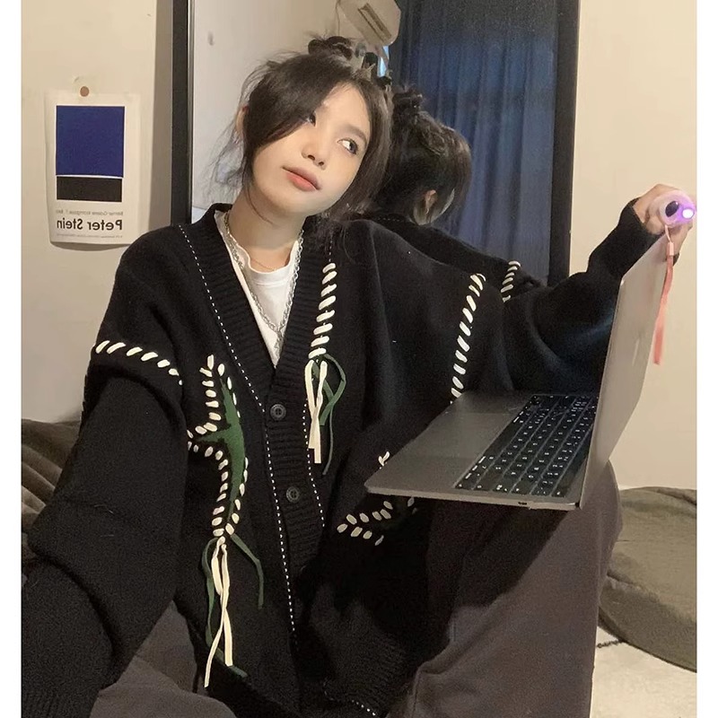 学院风设计感流苏黑色毛衣女秋冬韩版宽松长袖V领针织衫外套上衣