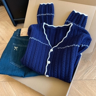 自留爆款推荐~学院风V领针织开衫女秋新款高级感洋气减龄软糯毛衣