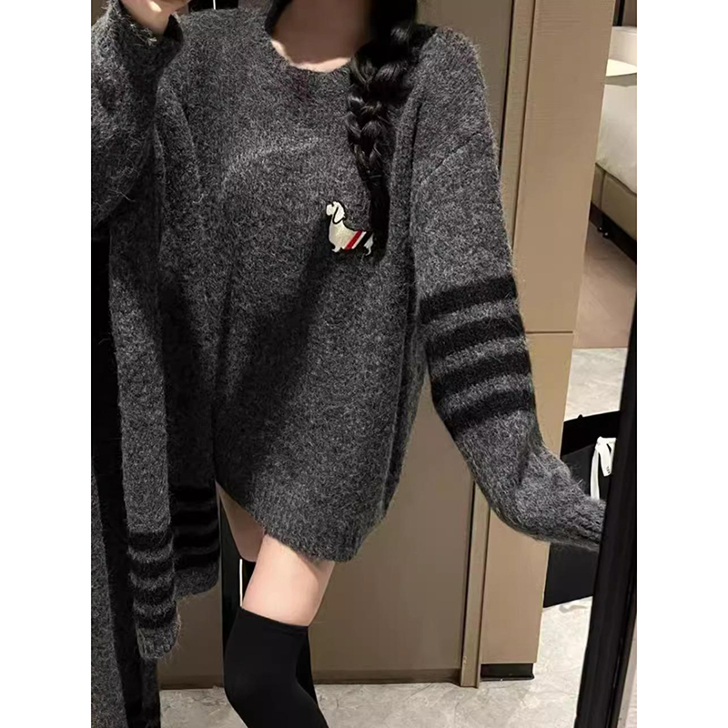 配围巾小狗刺绣毛衣女2025秋冬