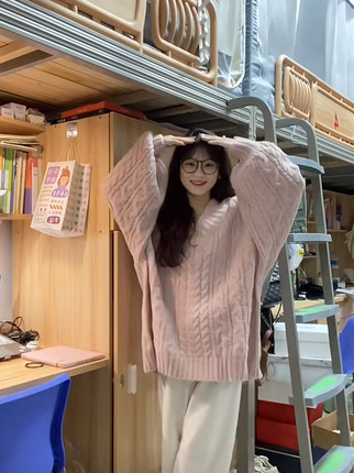 V领粉色麻花秋冬外穿套头毛衣女2023新款加厚宽松慵懒针织衫上衣