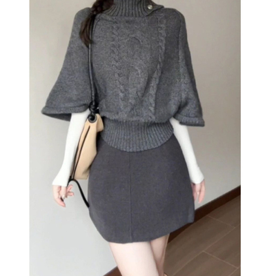 灰色高领套头麻花斗篷毛衣女