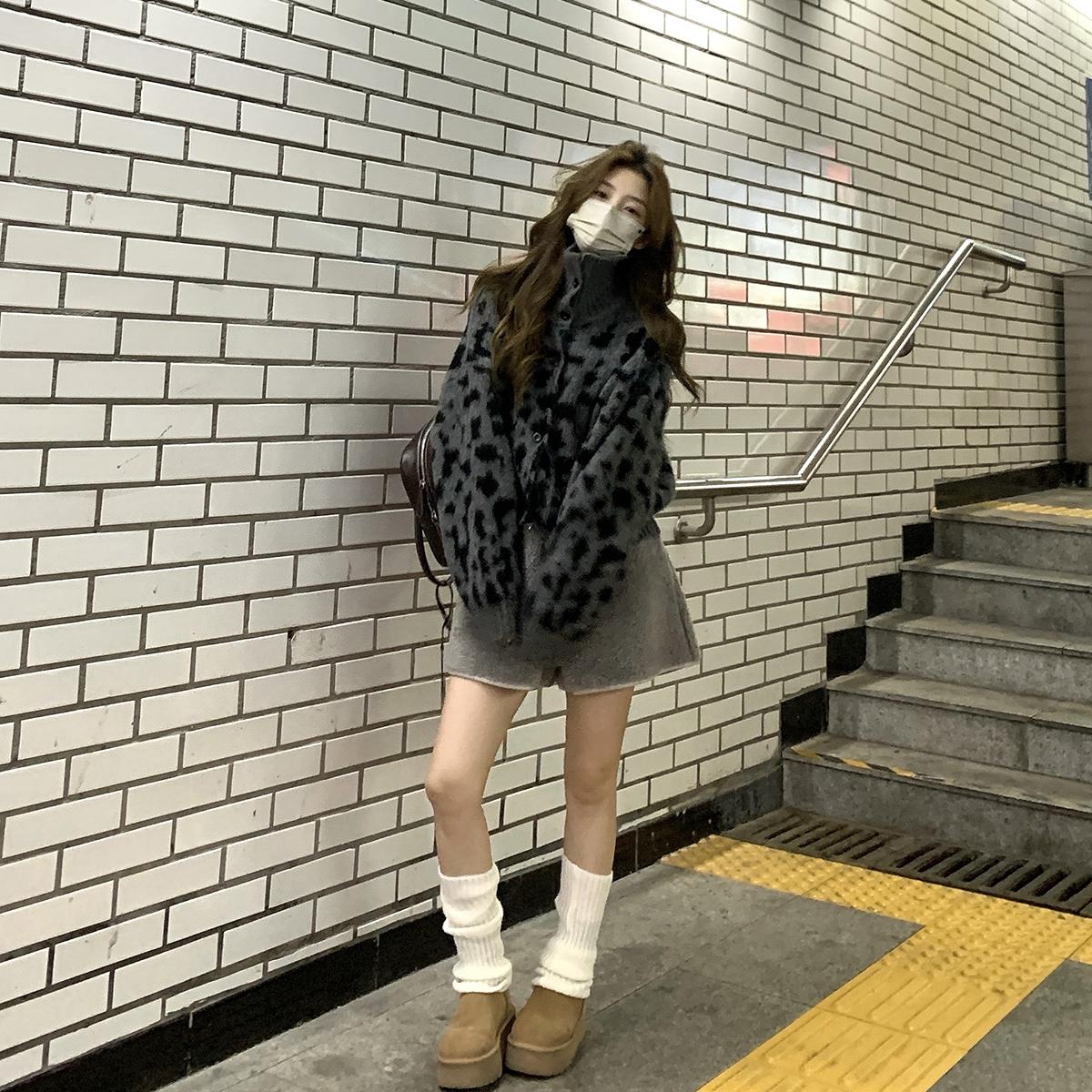 灰色豹纹高领毛衣韩系高级感