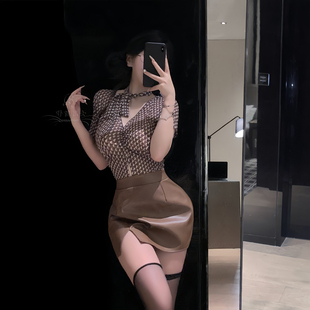 轻熟风御姐V领格纹衬衫显胸修身高腰开叉PU包臀裙女性感秘书套装