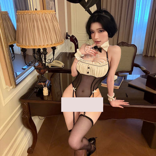 黑白纯欲兔女郎透视网纱内衣套装