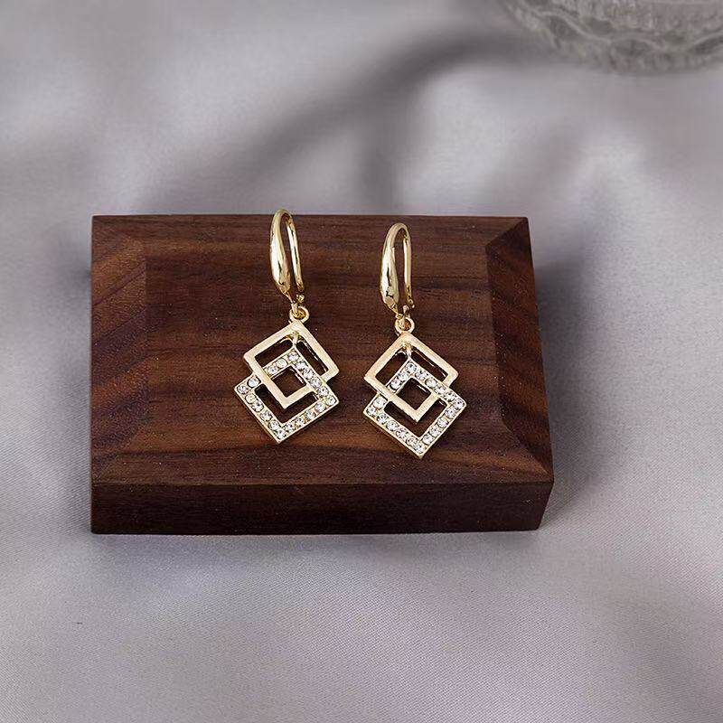 合金水晶项链 气质轻奢时尚百搭小众简约精致设计感ins优雅大