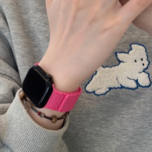 适用iWatch11苹果手表表带夏天透气硅胶女磁吸创意 张婧仪同款