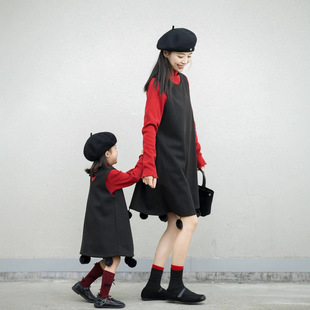 炸街亲子装冬新款母女装连衣裙加绒加厚毛呢背心裙毛球蝴蝶结裙