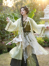 Китайцы одежда наборы 十三余小豆蔻儿[问蝶未归]早春浅绿色褙子交领衫吊带破裙汉服女装