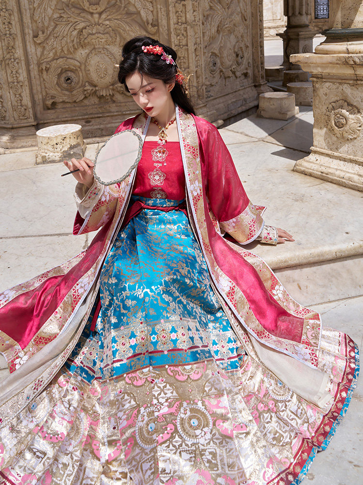 열세 유 카다몬 [JIN ZHI SI HAI] 멜빵과 말 얼굴 스커트가 달린 금색 자수 풀 에지 로브 가운 여성용 HANFU