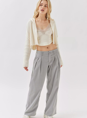 UO 质感控专属搭配 阔挺有型压褶设计低腰休闲裤