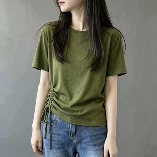 绿色侧边抽绳褶皱T恤女夏2026薄款短袖后背镂空宽松休闲显瘦上衣