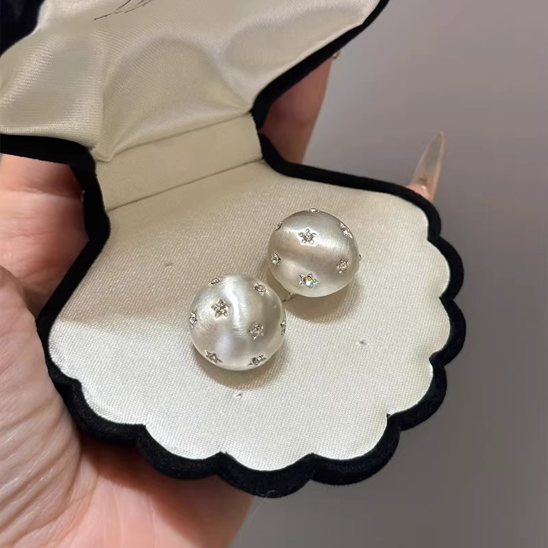 冷淡风拉丝闪钻半球耳钉女小众设计感气质高级感耳环2025新款爆款,饰品/流行首饰/时尚饰品新,耳钉,淘宝优惠券,粉丝福利购,淘宝优惠卷