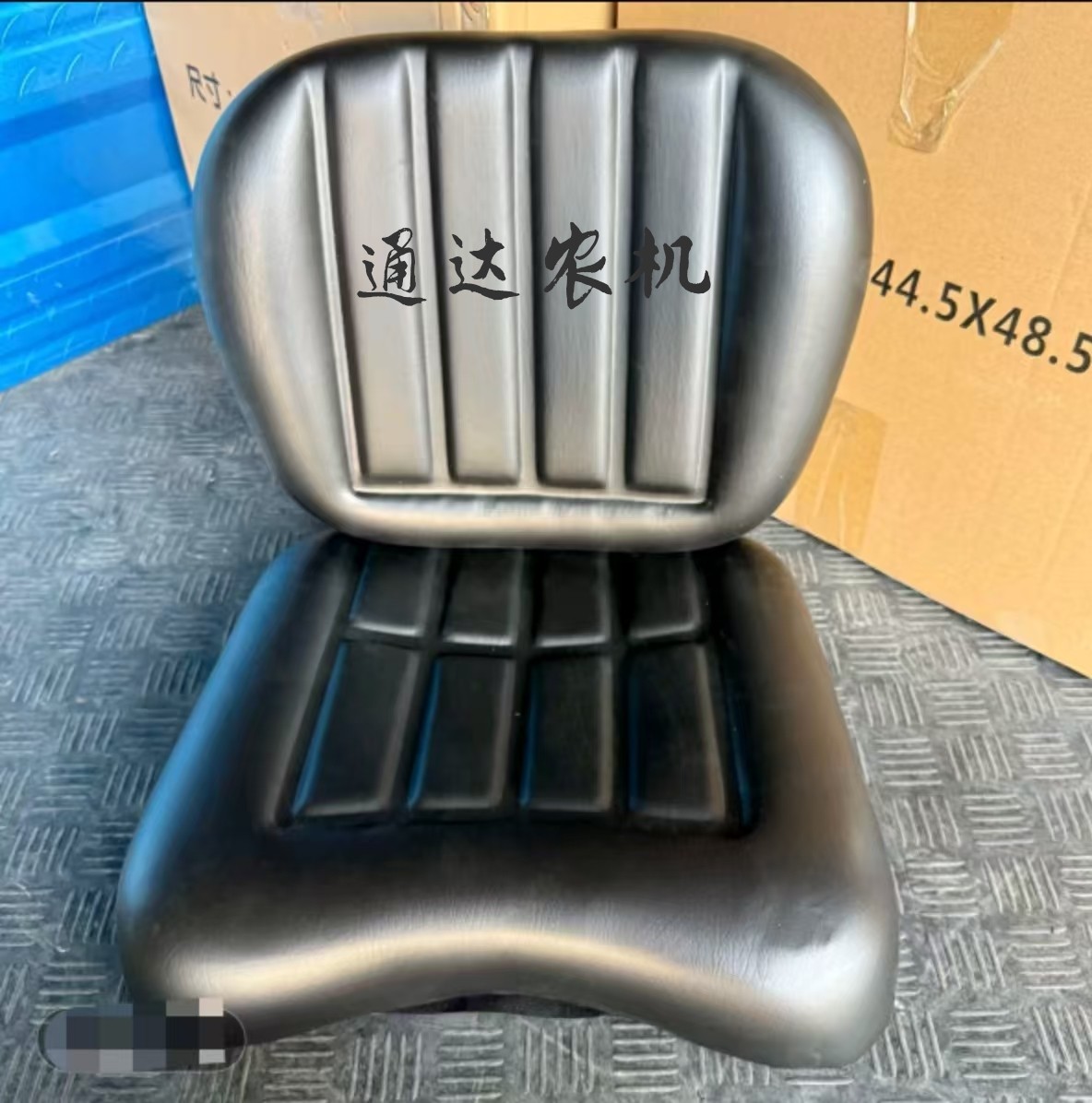 东方红雷沃通用座椅垫704804904拖拉机配件坐垫拖拉机海绵座椅垫