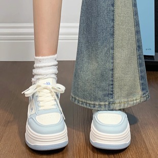 春季 百搭学生2026新款 厚底增高板鞋 配阔腿裤 子 回力小白鞋 鞋 子女鞋
