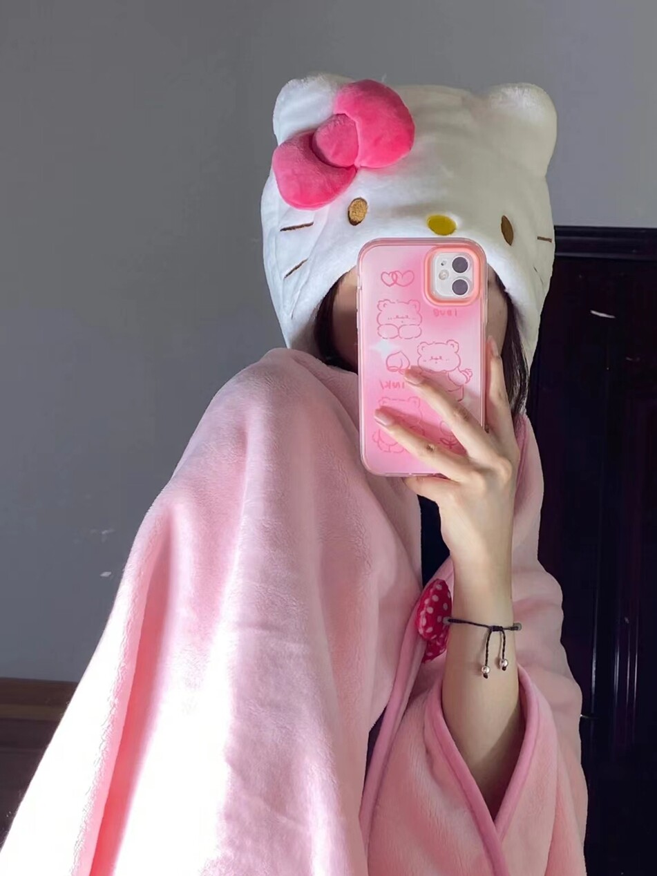 XIAOHONGSHU의 인기 있는 소녀의 마음을 따뜻하게 하는 세 눈의 딸기 곰 여름 집에 있는 케이프 에어컨 낮잠 후드 담요