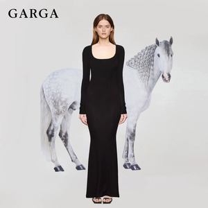 卡戴珊同款黑色性感辣妹修身显瘦包臀方领连衣裙女2026巨好看长裙