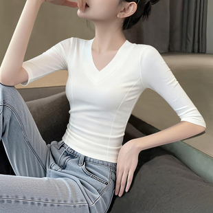 白色V领正肩中袖T恤女早春2026新款设计感结构内搭修身五分袖上衣