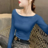 Синяя приятная телу осенняя короткая футболка, лонгслив, открытые плечи, в обтяжку