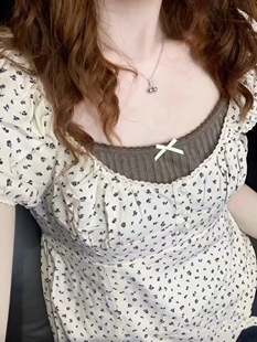 Brandy Girl bm碎花单排扣一字肩短袖衬衫百搭修身显瘦泡泡袖T恤