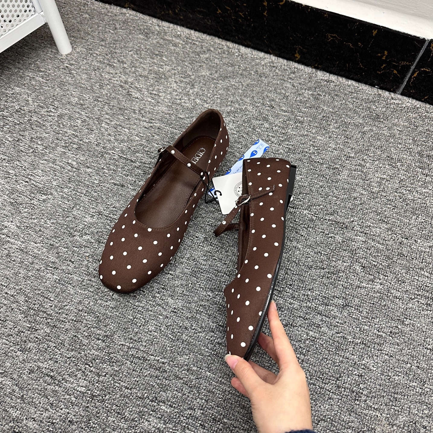 美国单大码方头波点轻便玛丽珍鞋