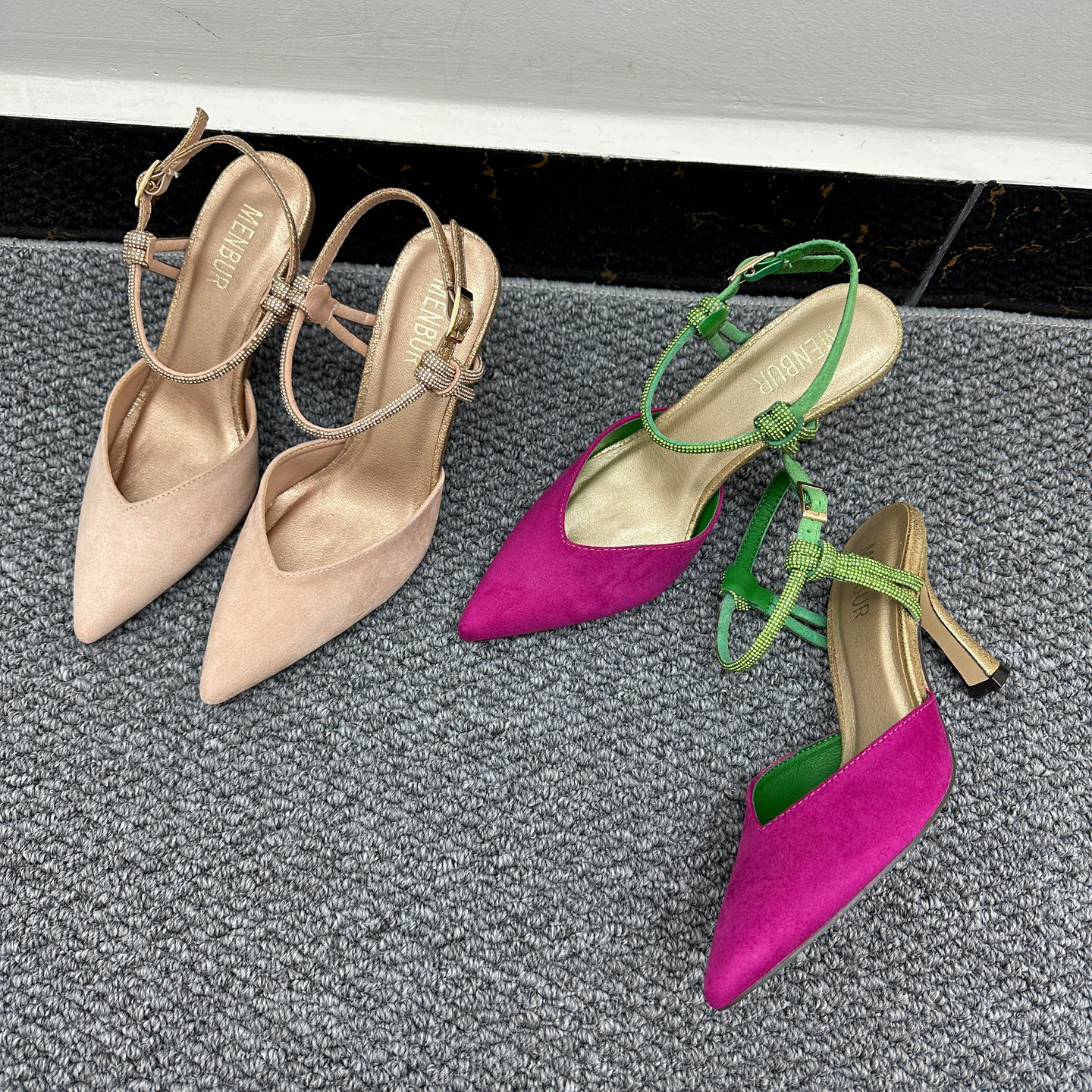 外贸撤贵大码水钻一字扣高跟鞋气质尖头绒面显腿长细跟包头凉鞋女