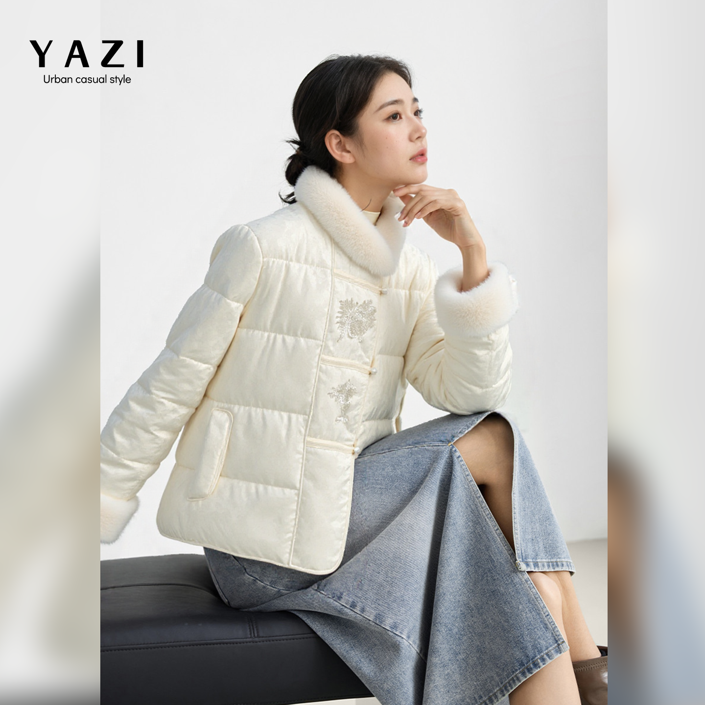 新中式米白刺绣盘扣短款羽绒服女2025冬新款毛领亮面国风轻奢外套,女装/女士精品,羽绒服,淘宝优惠券,粉丝福利购,淘宝优惠卷