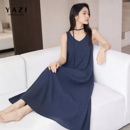 法式极简藏青挂脖连衣裙女夏2026新款宽松气质通勤无袖A字中长裙