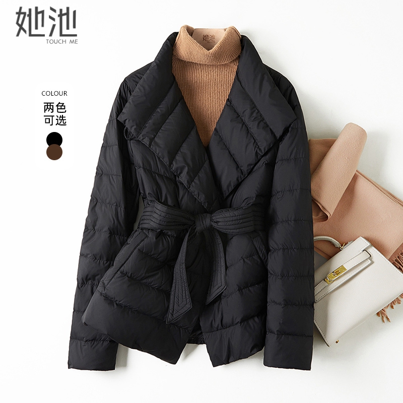 她池短款可立可翻领系带羽绒服