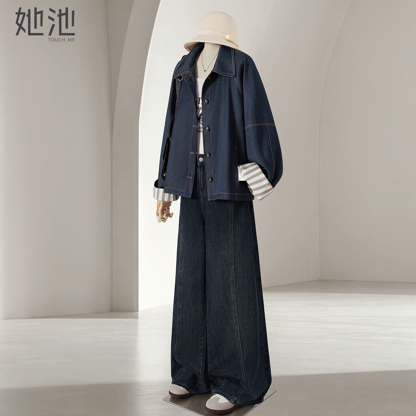 她池时尚翻领单排扣宽松款外套