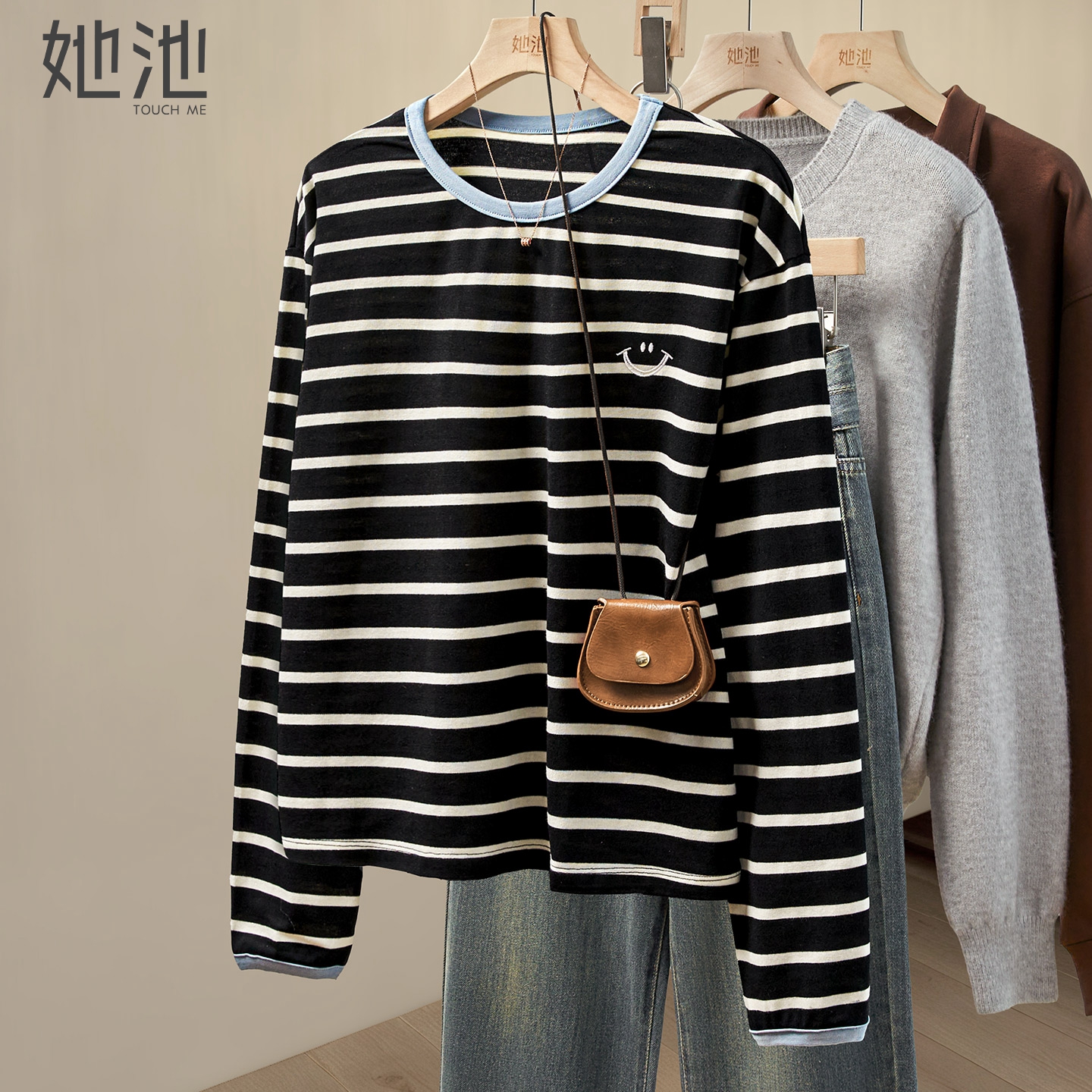 她池圆领落肩长袖宽松款条纹T恤