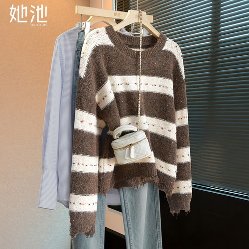 她池宽松款撞色条纹圆领针织衫