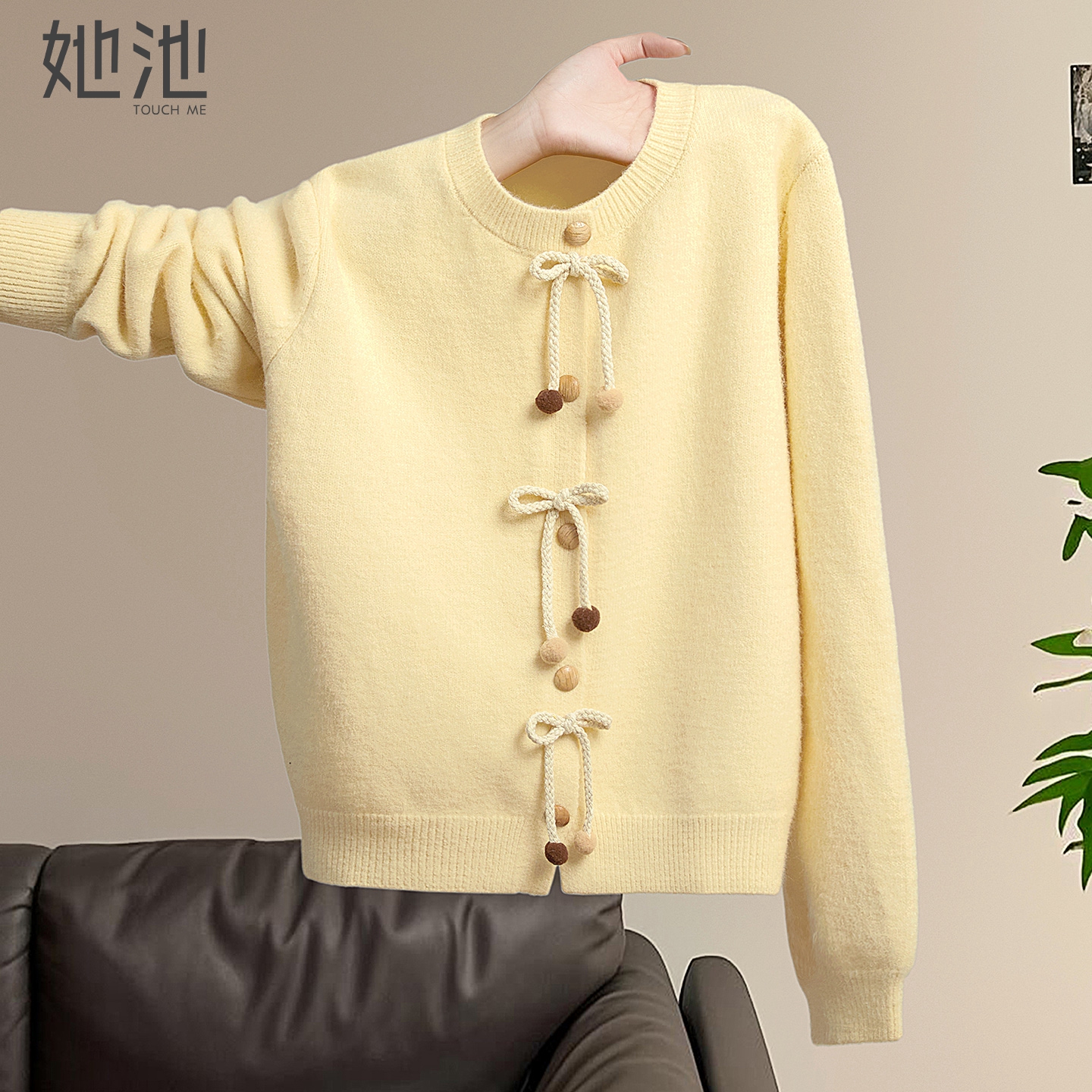 她池温柔风蝴蝶结单排扣短款毛衣