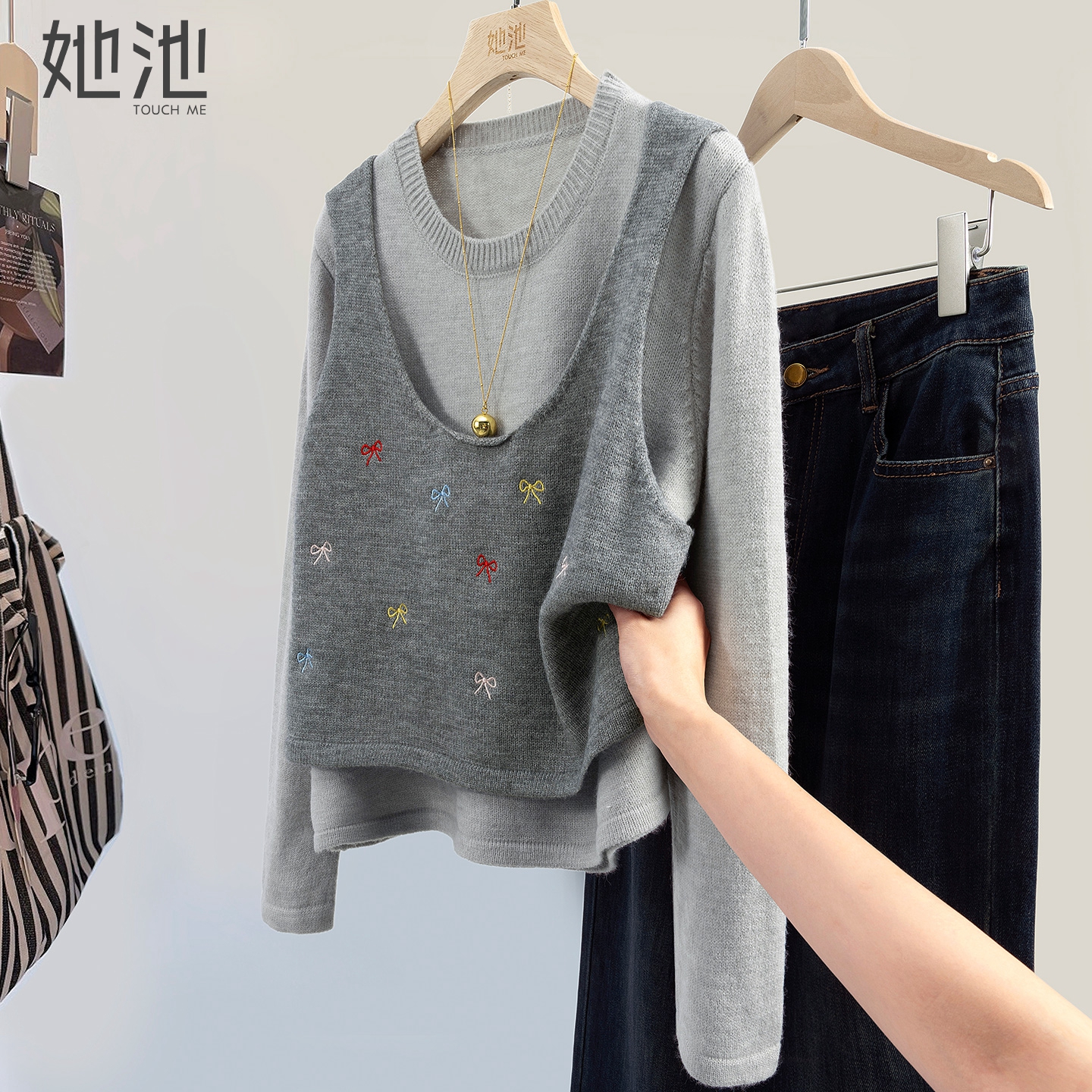 她池蝴蝶结刺绣圆领假两件针织衫