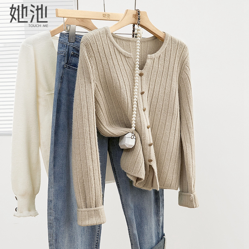 她池圆V领温柔风开叉修身针织衫