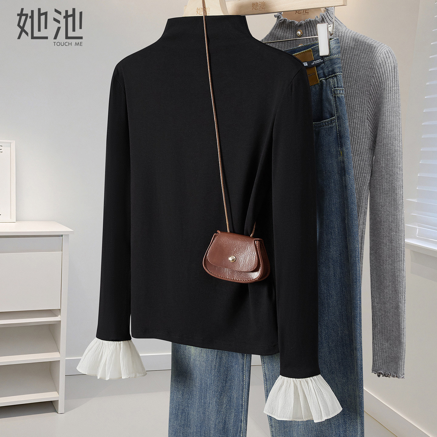 她池半高领打底衫2025秋装新款女装撞色拼接喇叭袖修身套头上衣