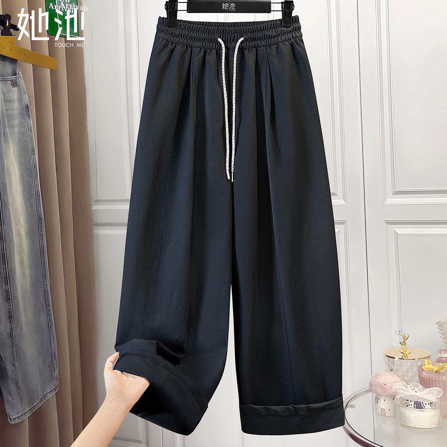 她池抽绳松紧腰宽松款阔腿休闲裤