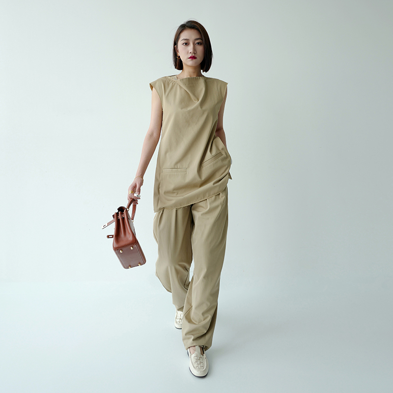 高级感简约马甲走秀款棉羊毛立体感无袖长裤卡其色时装套装