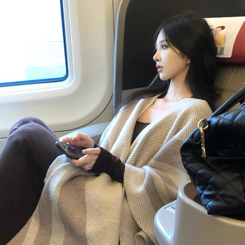 印logo2025新款早春披肩女外搭高级感时尚旅游斗篷云南新疆出游装