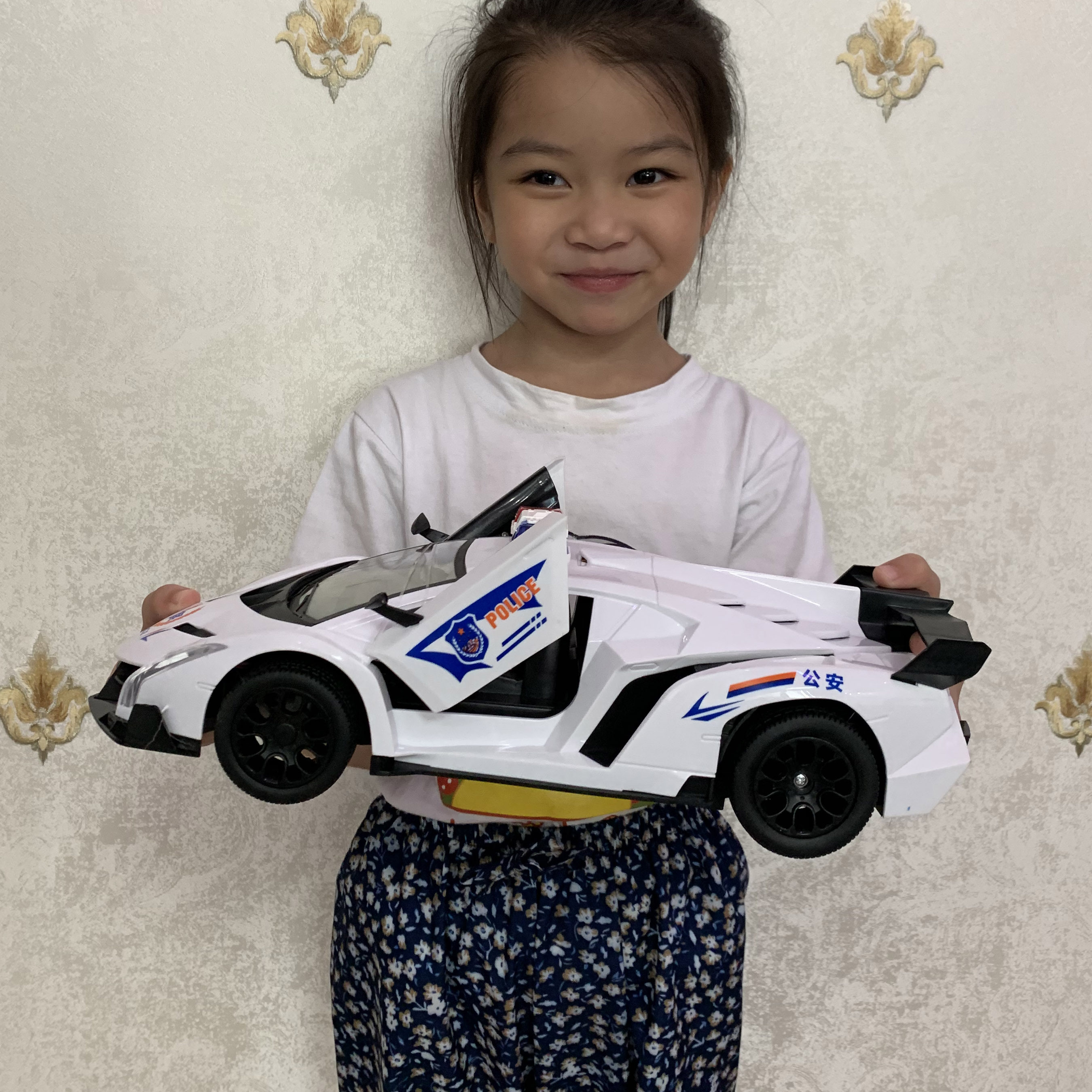 加大号遥控警车男孩玩具赛车