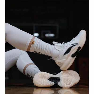 李宁驭帅ULTRA LOW尘风碳核心巴特勒男子篮球专业比赛鞋ABAU033