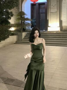赎罪绿色吊带露背大裙摆高级感晨袍敬酒礼服连衣裙长裙女