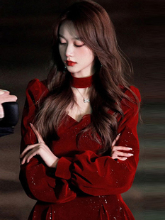 法式赫本风圣诞节服装红色小裙子金丝绒内搭打底连衣裙女秋冬女装