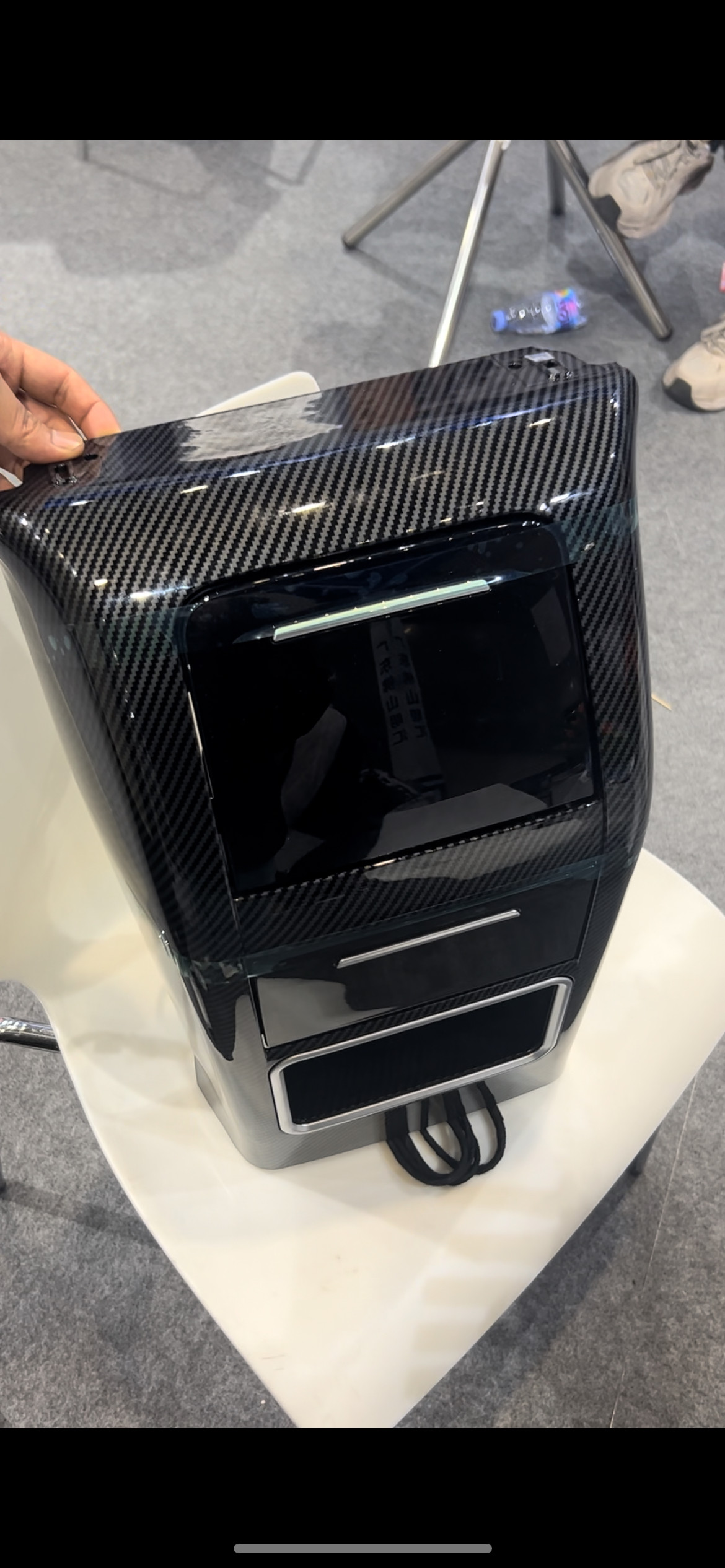 专用于新款丰田塞纳改装赛那格瑞维亚后排翻转水杯架220V电源插座