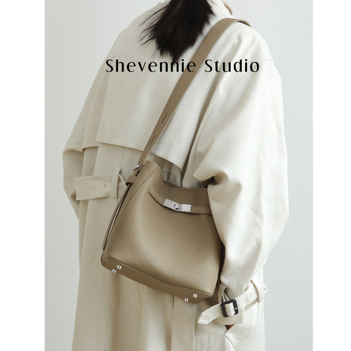 shevennie2026新品头层牛皮大容量托特包水桶包hobo凯莉水桶包