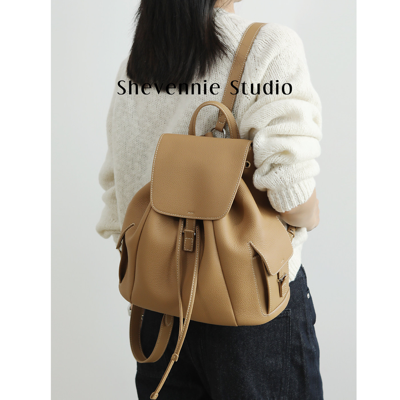 Shevennie2026真皮头层牛皮口袋翻盖抽绳双肩包女大容量通勤背包