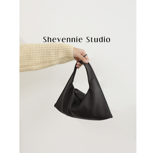 小号羊皮手提斜垮云朵包小包牛角包三角包 Shevennie2026春夏新款