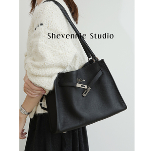 Shevennie 实用主义通勤大容量头层牛皮托特包水桶包单肩腑下包