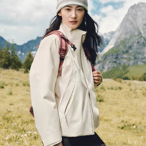 蕉下四合一气绒冲锋衣女LS102