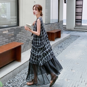 温柔风可盐可甜淡人背心长裙女2025夏季网纱拼接木耳边格子连衣裙
